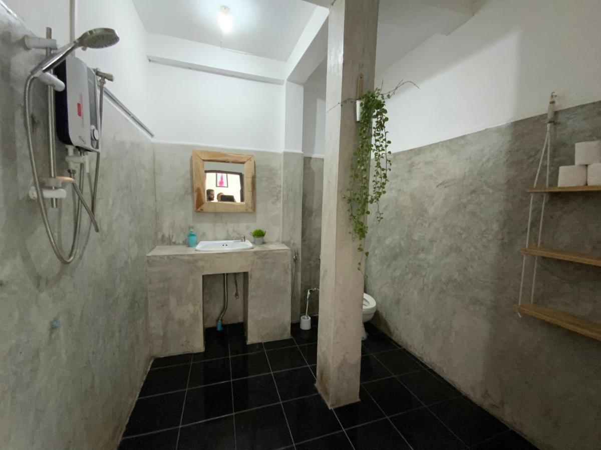 La Casa - Thakhek Vandrarhem Exteriör bild