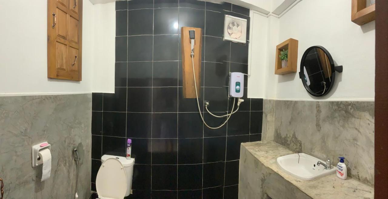 La Casa - Thakhek Vandrarhem Exteriör bild