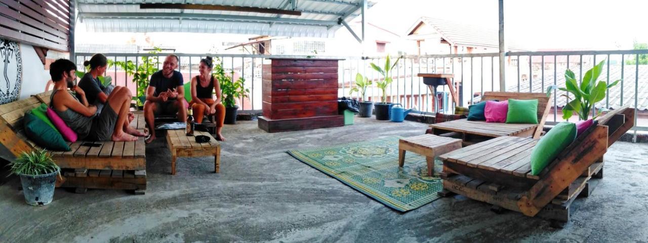 La Casa - Thakhek Vandrarhem Exteriör bild